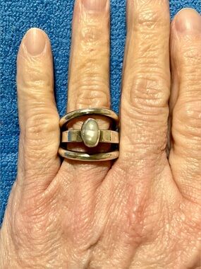 Lilly Barrack Sterling .925
Freshwater Pearl Ring
Organic Native Art Unique